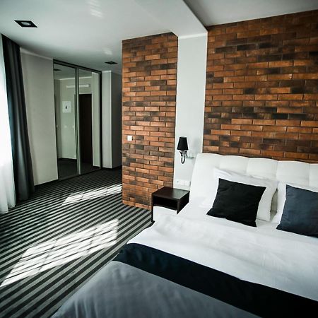 Bialy Dwor Bed & Breakfast Rychwal Dış mekan fotoğraf