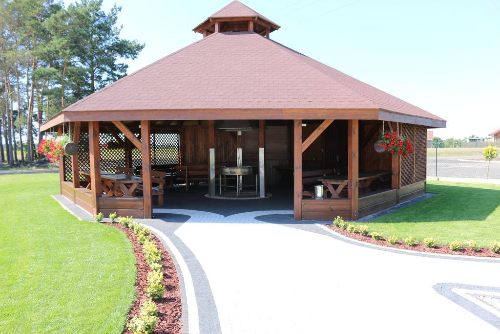 Bialy Dwor Bed & Breakfast Rychwal Dış mekan fotoğraf