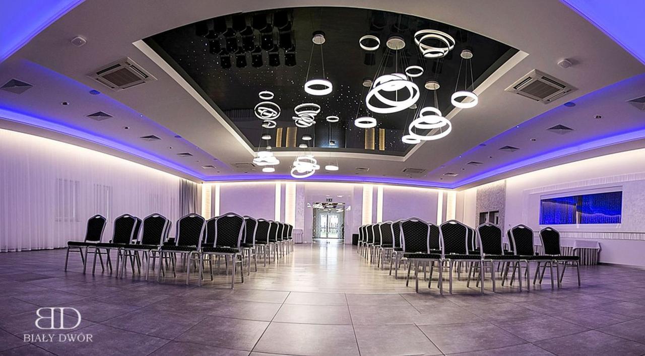 Bialy Dwor Bed & Breakfast Rychwal Dış mekan fotoğraf