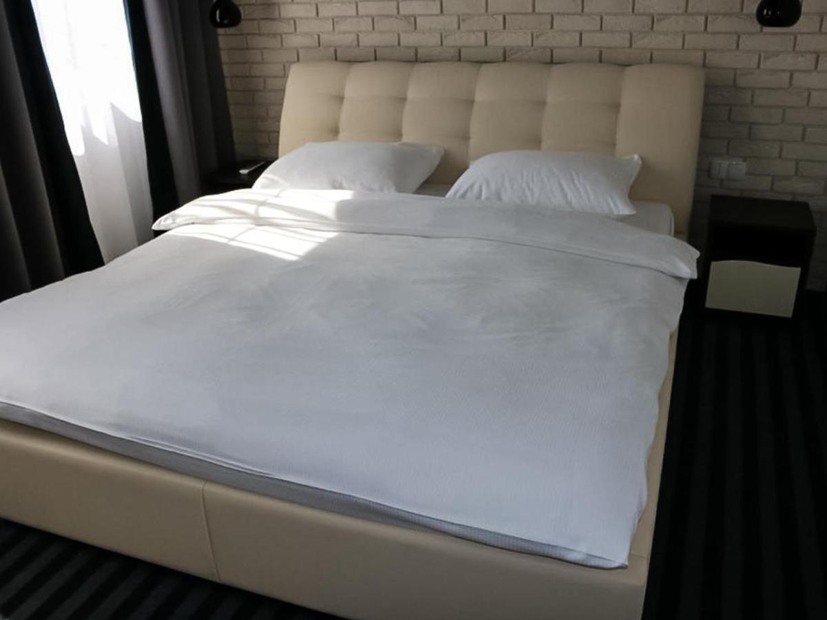 Bialy Dwor Bed & Breakfast Rychwal Dış mekan fotoğraf