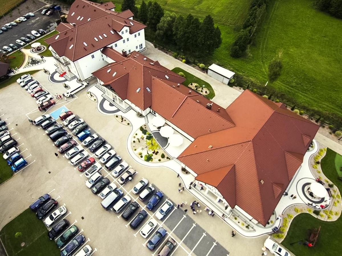 Bialy Dwor Bed & Breakfast Rychwal Dış mekan fotoğraf