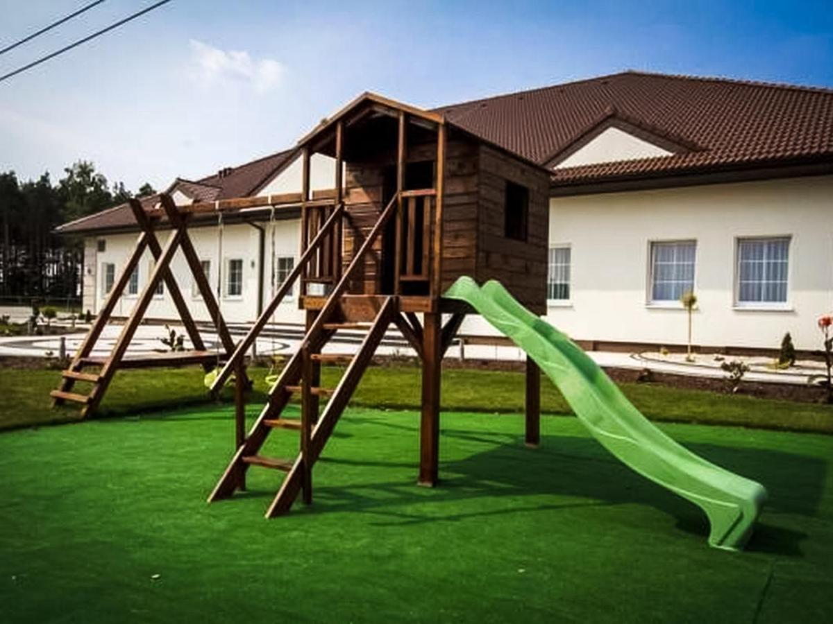 Bialy Dwor Bed & Breakfast Rychwal Dış mekan fotoğraf