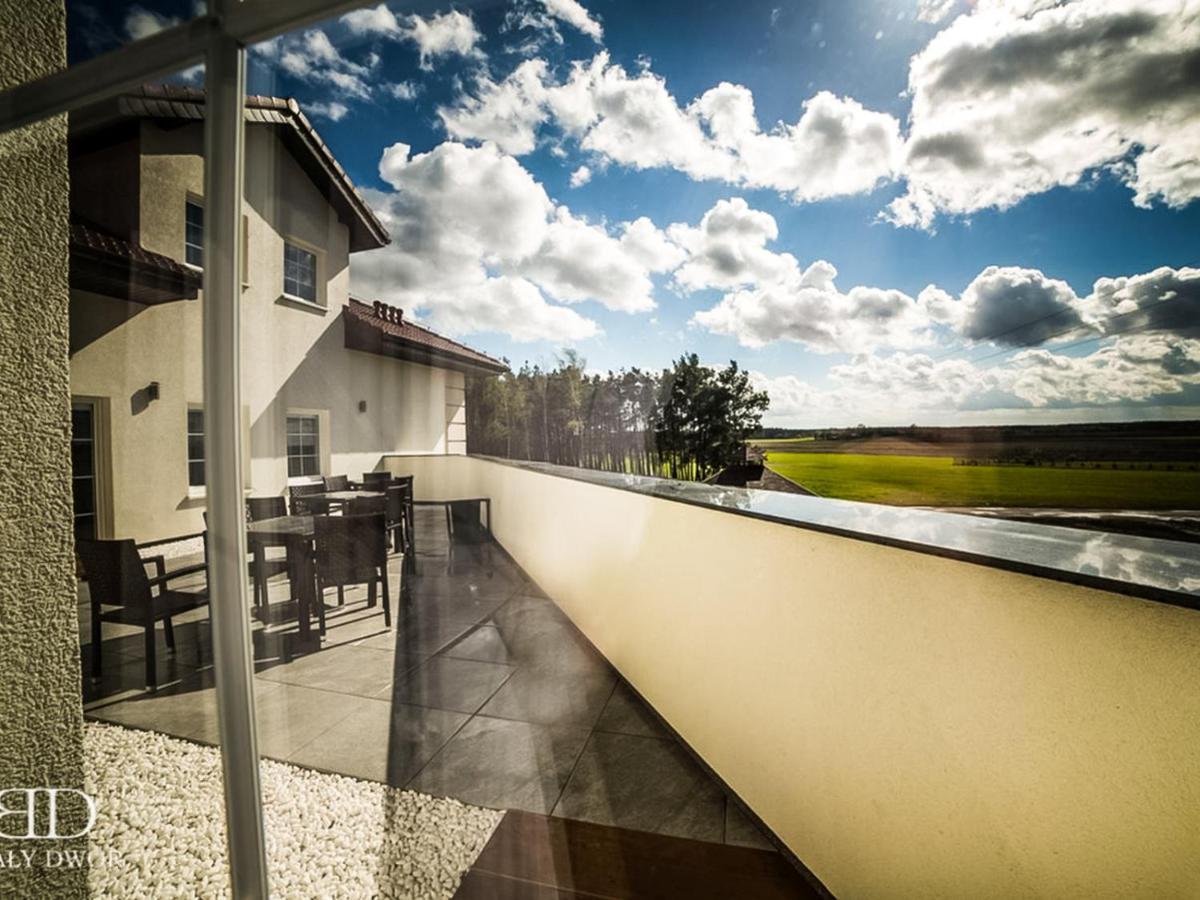 Bialy Dwor Bed & Breakfast Rychwal Dış mekan fotoğraf