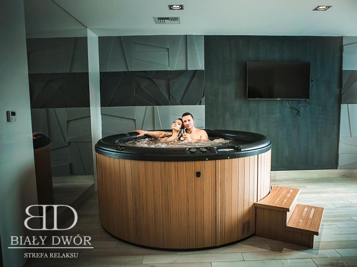 Bialy Dwor Bed & Breakfast Rychwal Dış mekan fotoğraf